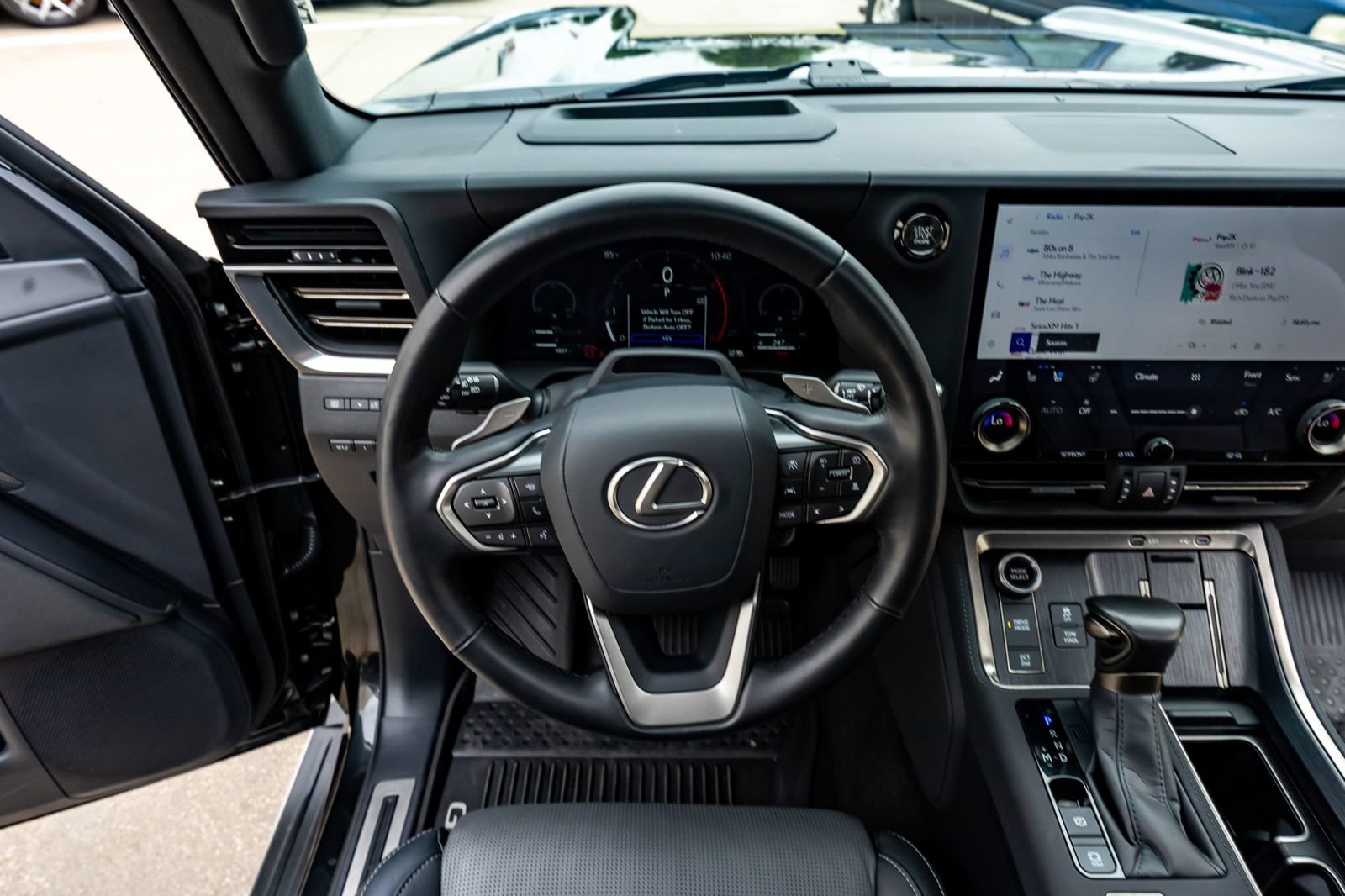 Used 2024 Lexus GX 550 w/ Accessory Package (31) AWD/4WD image 19