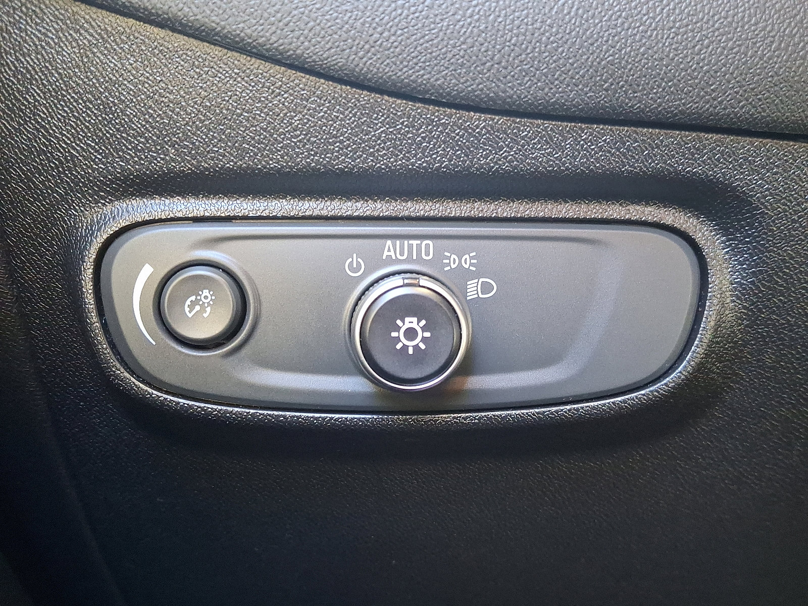 Used 2018 Chevrolet Equinox LT image 23