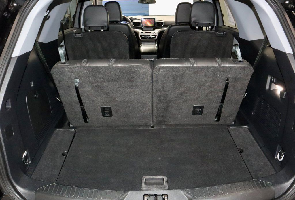 Certified 2023 Ford Explorer XLT w/ Equipment Group 202A image 15