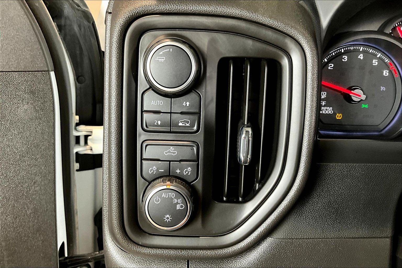 Used 2022 Chevrolet Silverado 1500 W/T w/ WT Value Package AWD/4WD image 18