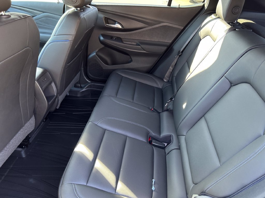 Used 2025 Buick Envista Sport Touring w/ Convenience I Package FWD image 11