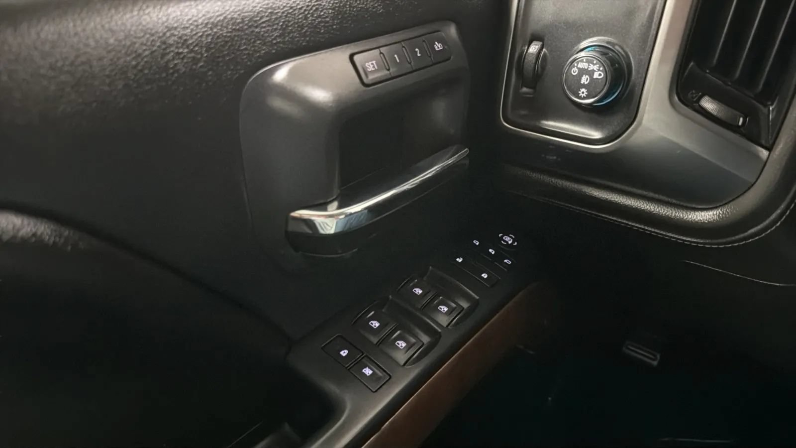 Used 2016 Chevrolet Silverado 1500 LTZ w/ Sport Package RWD image 15