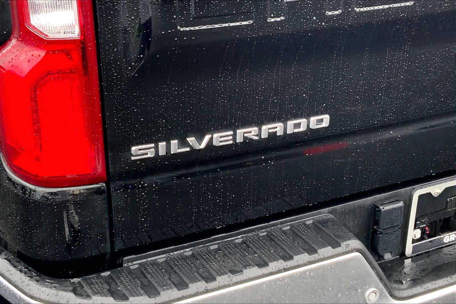 Used 2022 Chevrolet Silverado 1500 LTZ w/ Z71 Off-Road Package AWD/4WD image 10