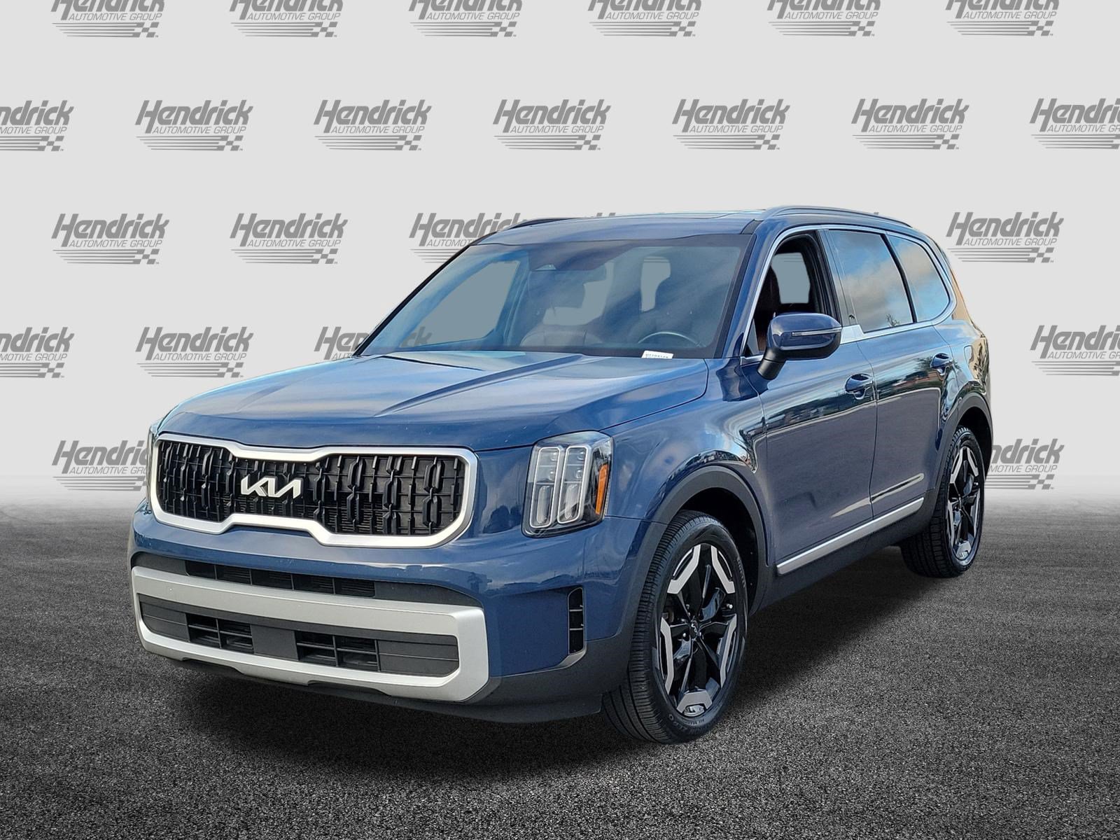 Used 2023 Kia Telluride EX FWD image 3