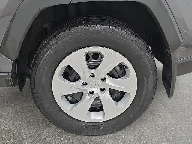 Used 2023 Toyota RAV4 LE AWD/4WD image 29