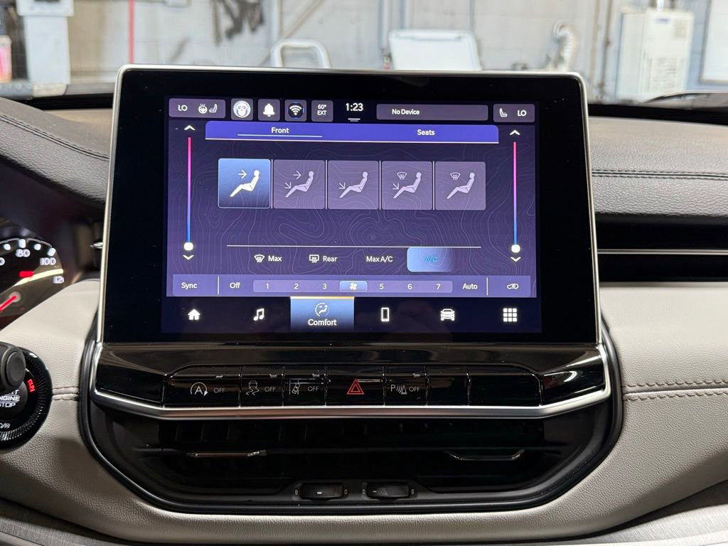 Used 2025 Jeep Compass Limited AWD/4WD image 11