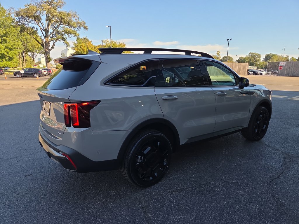 Used 2025 Kia Sorento SX AWD/4WD image 5