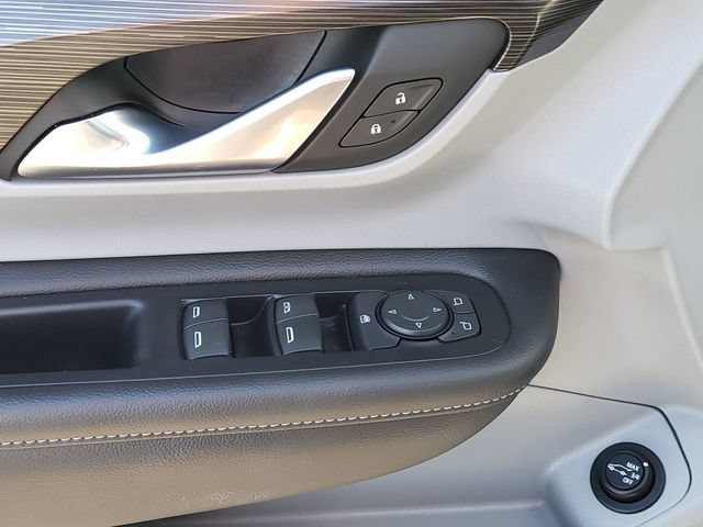 Used 2023 GMC Terrain SLE w/ Driver Convenience Package AWD/4WD image 8