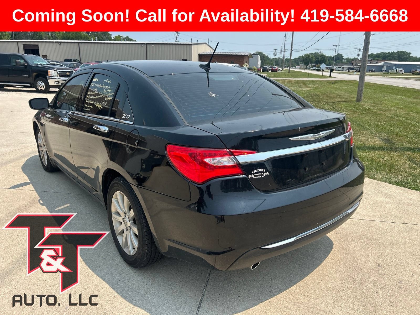 Used 2013 Chrysler 200 Limited FWD image 3