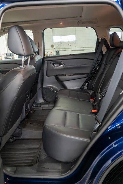 Used 2025 Nissan Rogue SV w/ SV Premium Package image 12