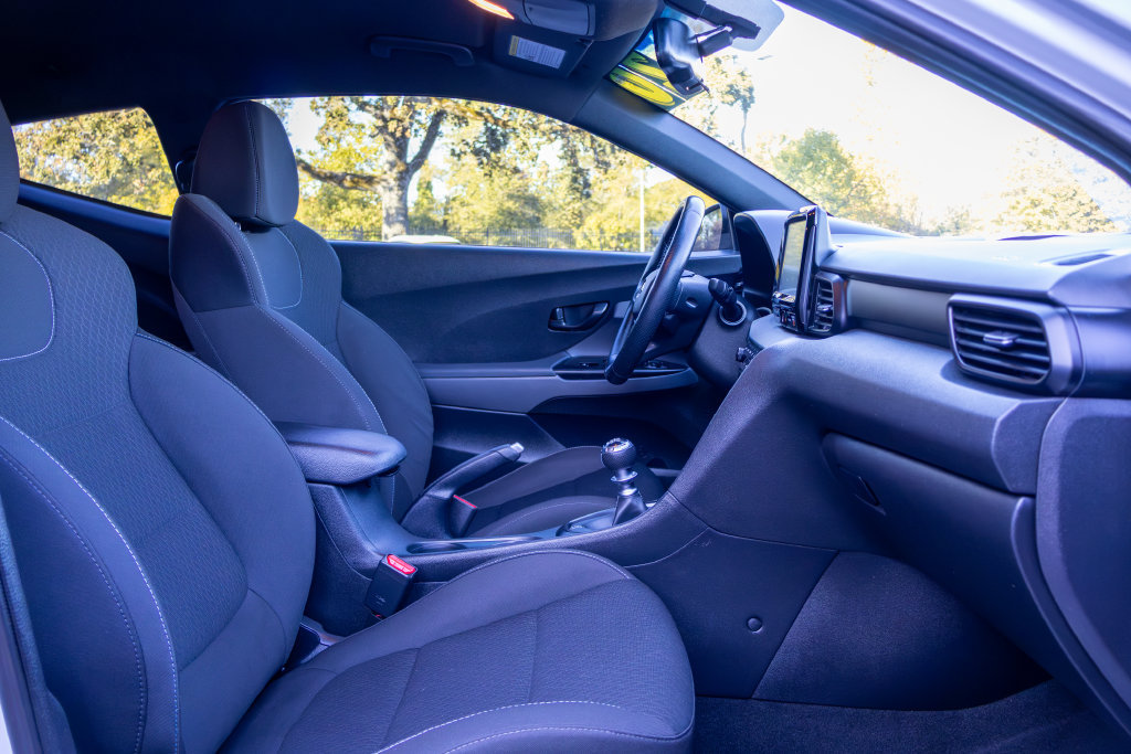 Used 2020 Hyundai Veloster N w/ Performance Package FWD image 12