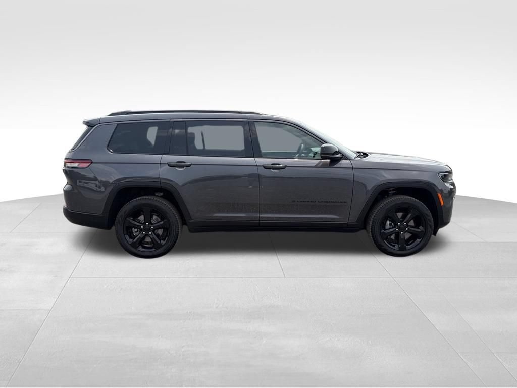 Used 2026 Jeep Grand Cherokee L Limited w/ Limited Altitude Package AWD/4WD image 25