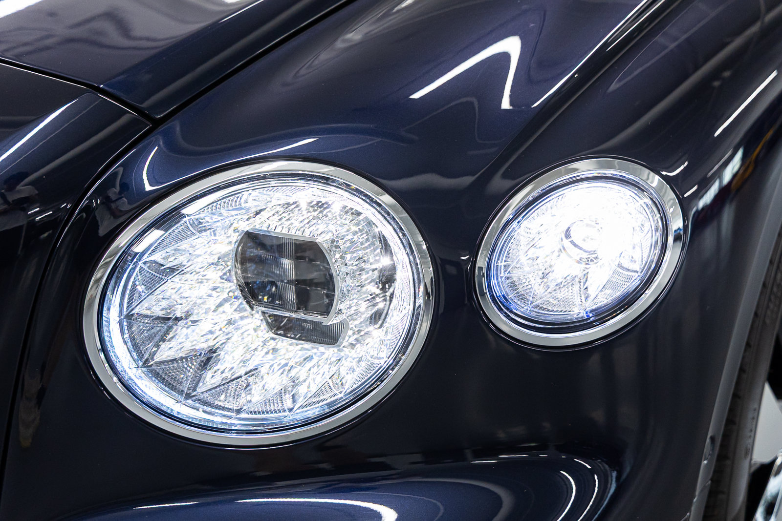 New 2026 Bentley Flying Spur Plug-In Hybrid AWD/4WD image 10