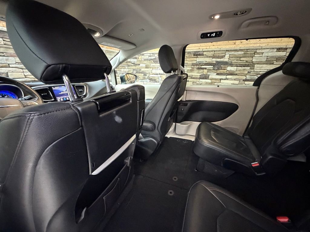 Used 2019 Chrysler Pacifica Touring-L Plus image 26