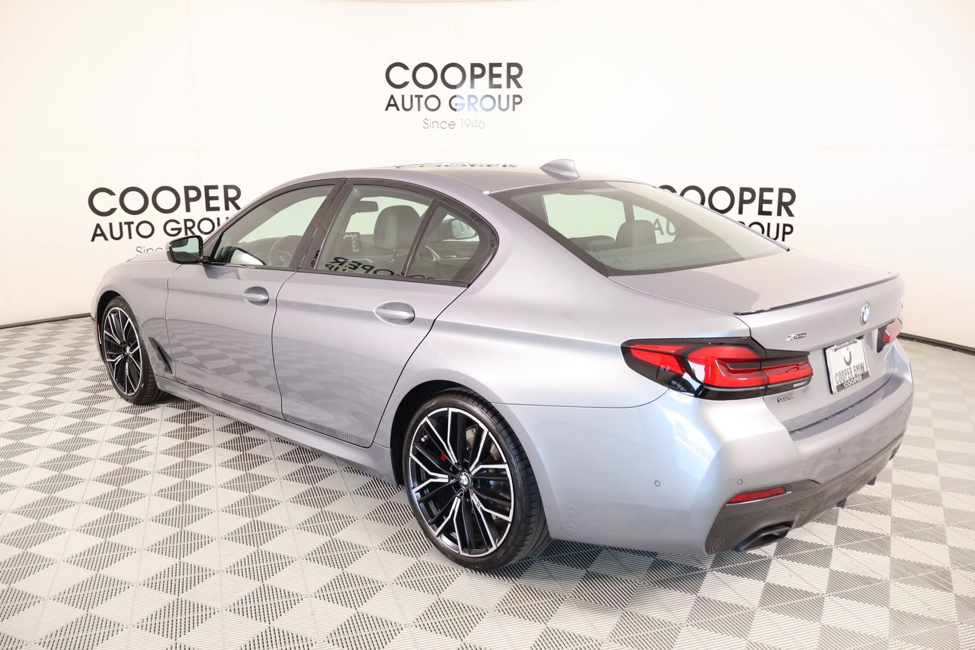 Certified 2023 BMW 530i xDrive w/ M Sport Package AWD/4WD image 24