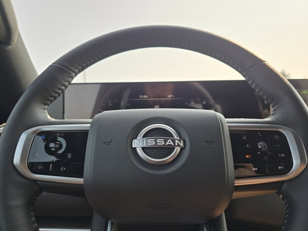 New 2025 Nissan Armada SL w/ Captain's Chari Seat Package image 17