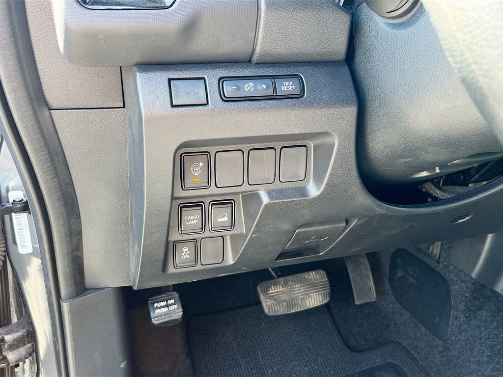 Used 2023 Nissan Frontier SV w/ Midnight Edition Package image 10