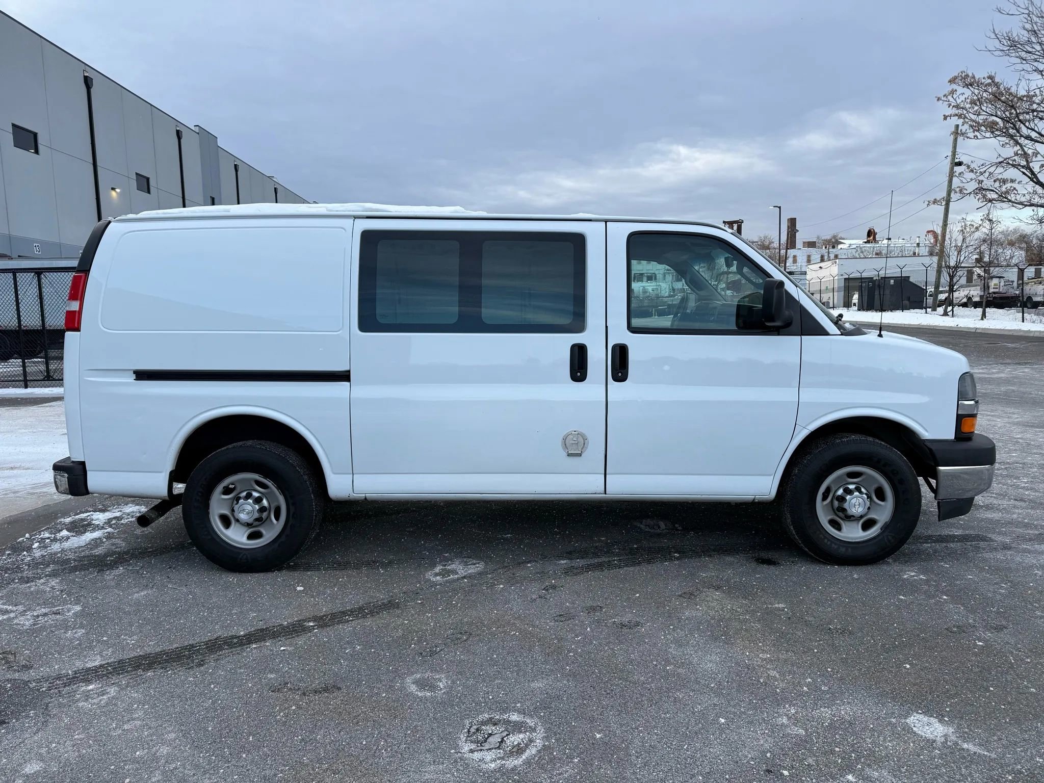 Used 2017 Chevrolet Express 3500 image 10