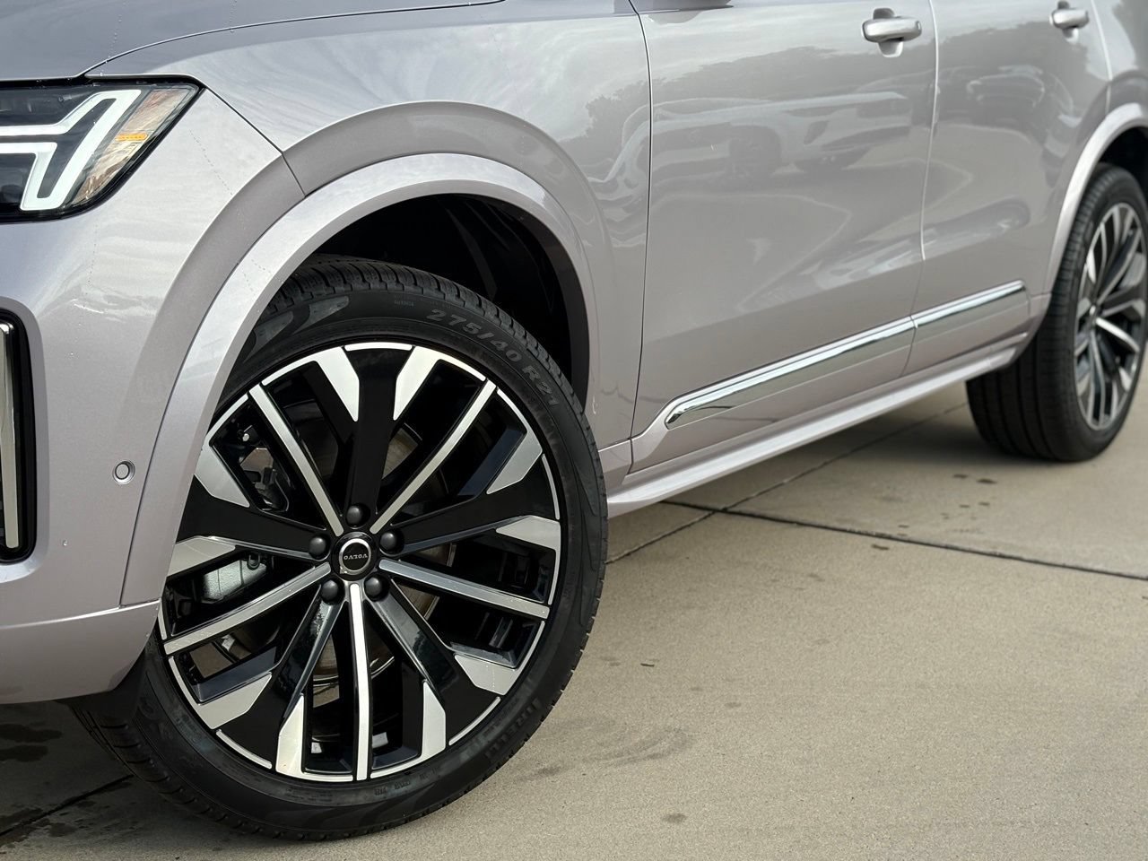 New 2026 Volvo XC90 B6 Plus w/ Protection Package Premier AWD/4WD image 8
