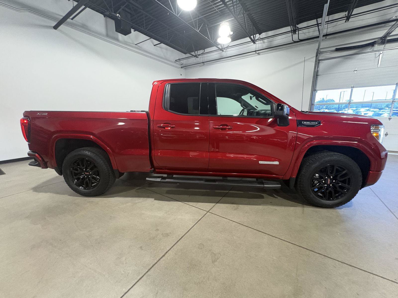 Used 2022 GMC Sierra 1500 Elevation w/ Driver Alert Package I AWD/4WD image 2