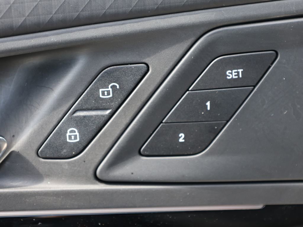 Used 2025 BMW X2 xDrive28i w/ Convenience Package image 14