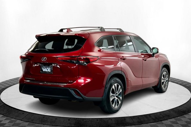 Used 2023 Toyota Highlander XLE image 5