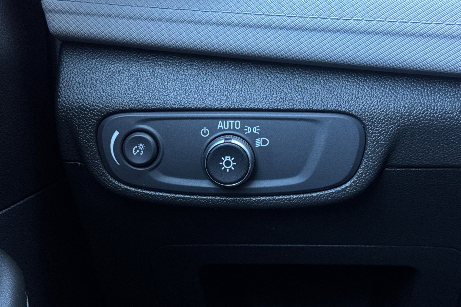 Used 2025 Chevrolet TrailBlazer LT image 38