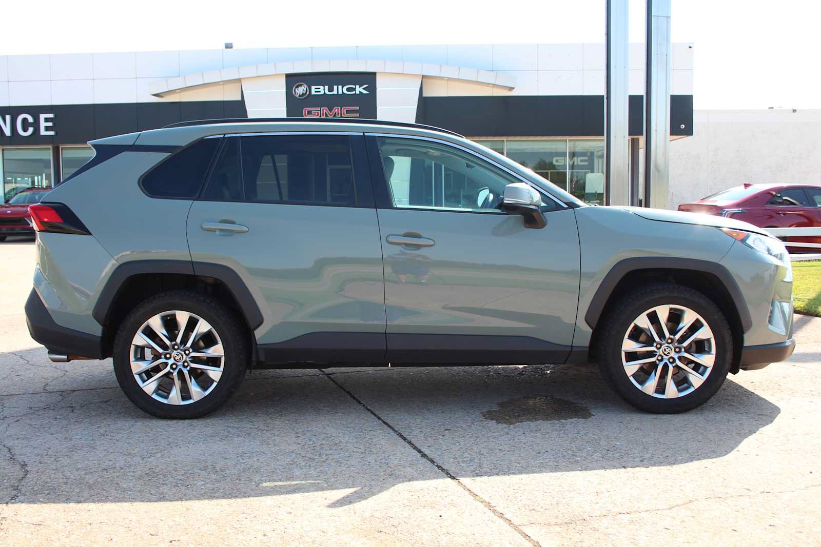 Used 2021 Toyota RAV4 XLE Premium FWD image 14