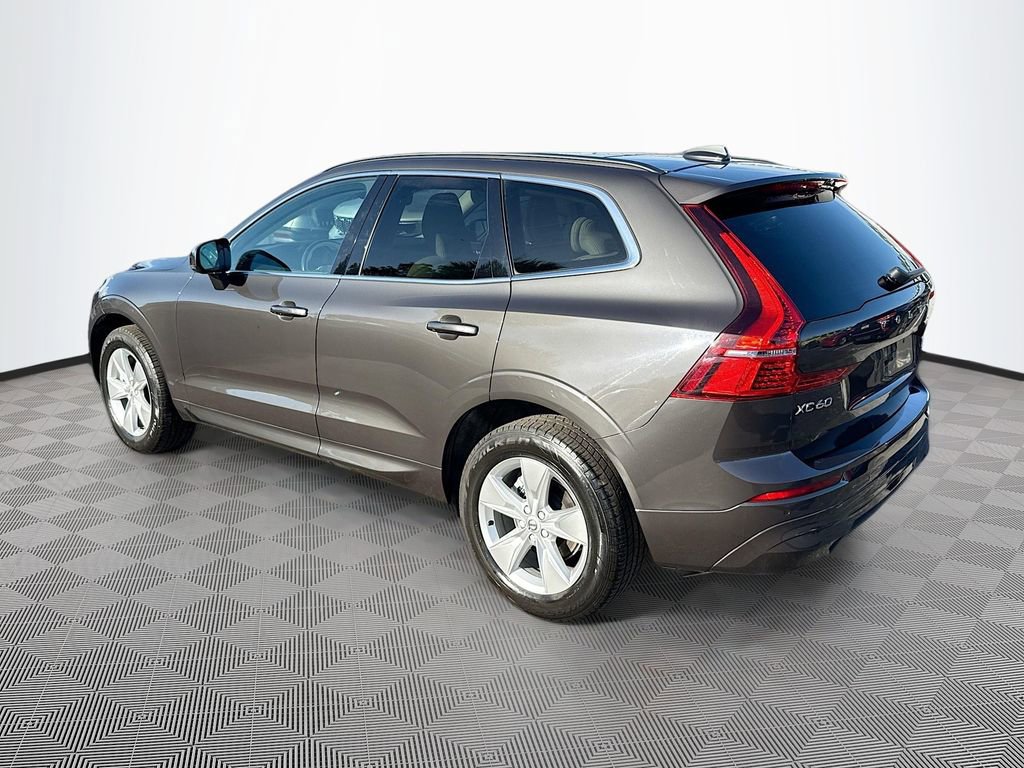 Used 2022 Volvo XC60 B5 Momentum image 6