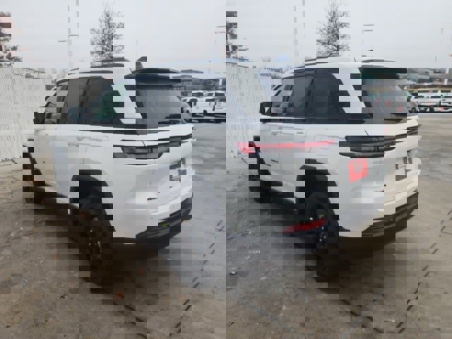 New 2025 Jeep Grand Cherokee Altitude image 21