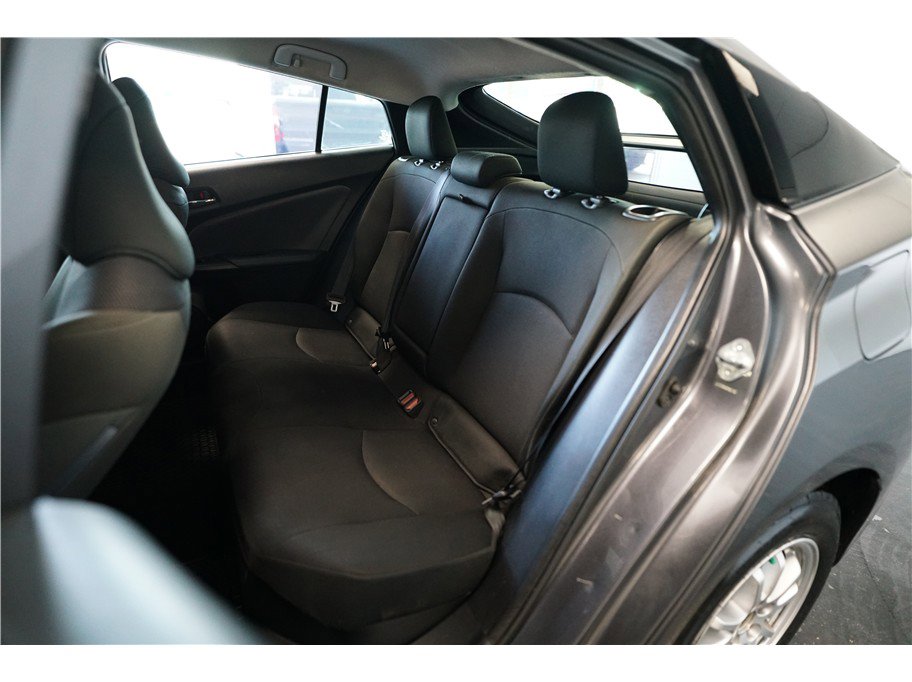 Used 2020 Toyota Prius L Eco w/ Carpet Mat Package image 12