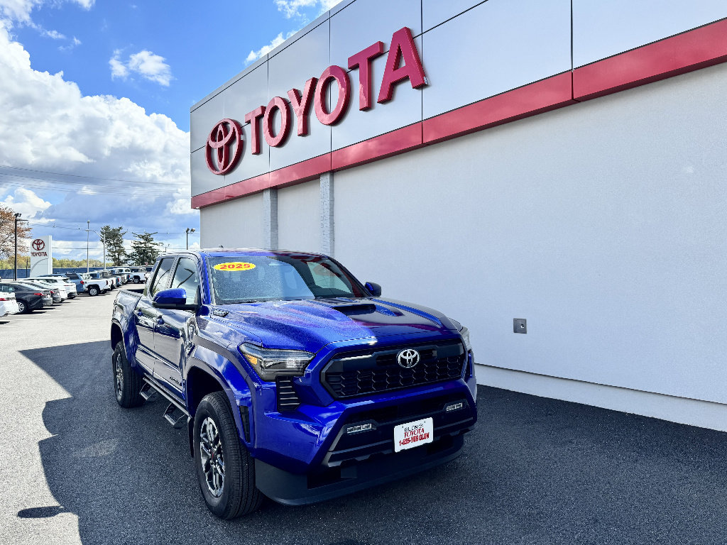 Used 2025 Toyota Tacoma TRD Sport AWD/4WD image 1