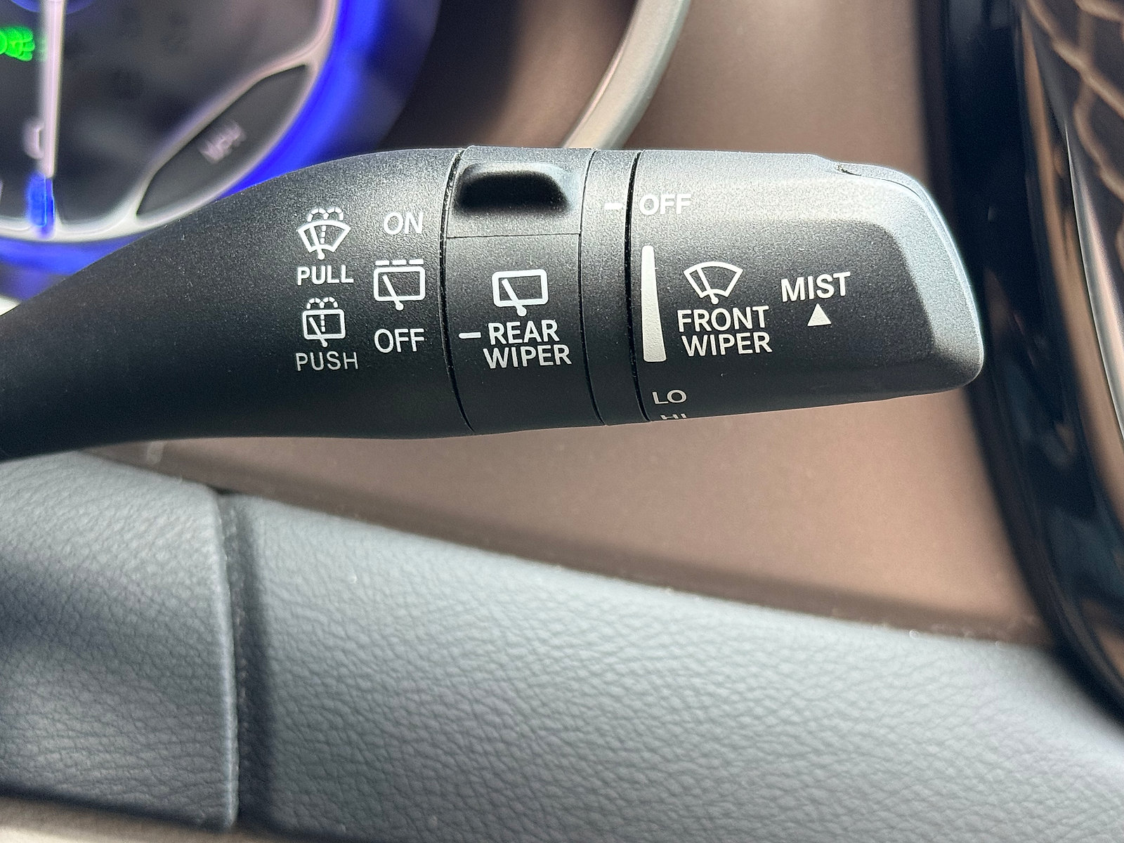 Used 2023 Chrysler Voyager LX FWD image 32