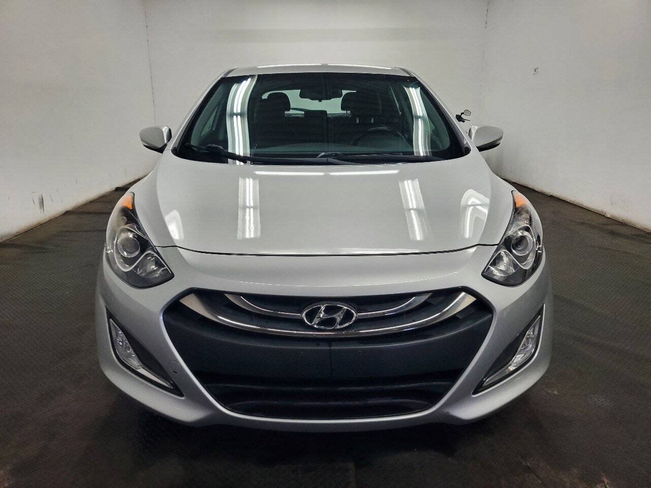 Used 2014 Hyundai Elantra GT w/ Option Group 02 FWD image 2