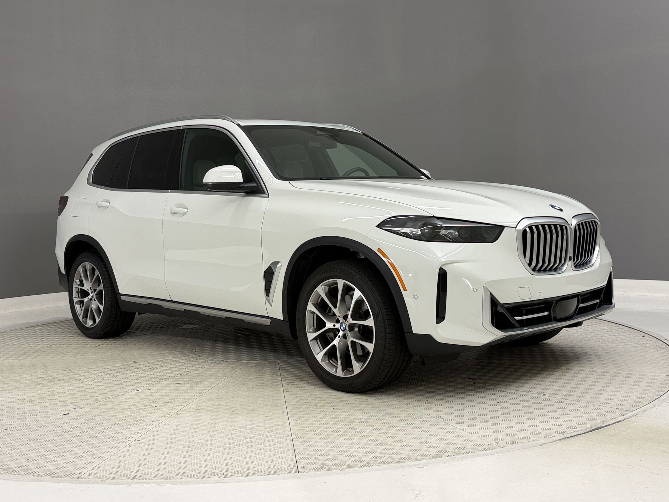 Used 2024 BMW X5 sDrive40i w/ Parking Assistance Package RWD image 7