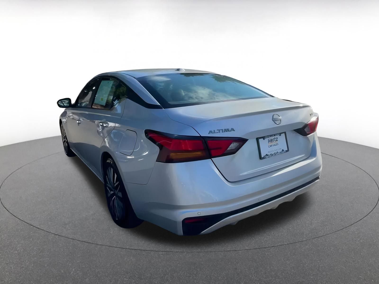 Used 2024 Nissan Altima 2.5 SV image 11