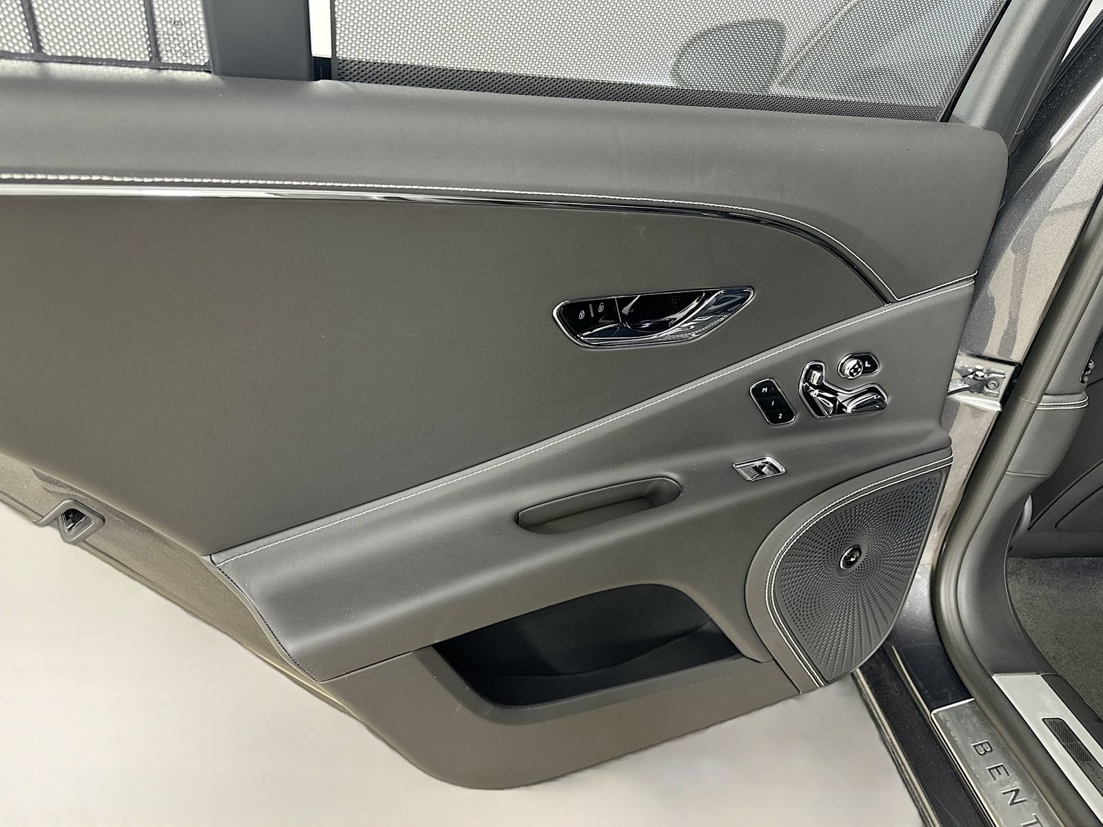 Used 2022 Bentley Flying Spur V8 AWD/4WD image 37
