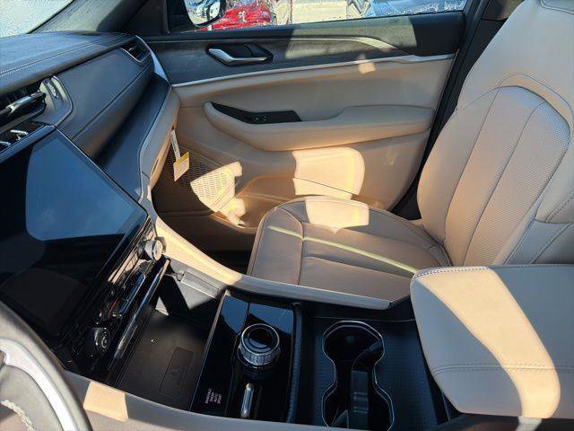 New 2025 Jeep Grand Cherokee Limited w/ Luxury Tech Group II image 12