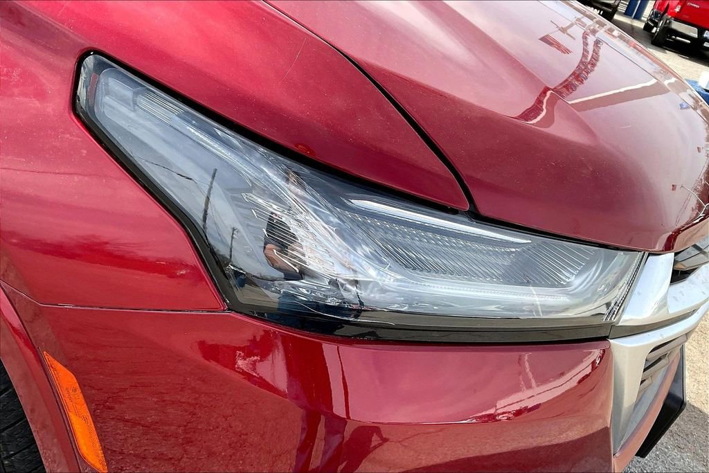 Used 2023 Chevrolet Traverse High Country image 32