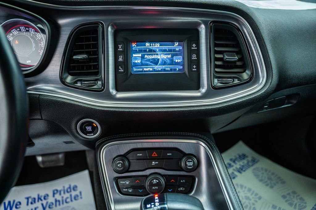 Used 2015 Dodge Challenger SXT RWD image 19