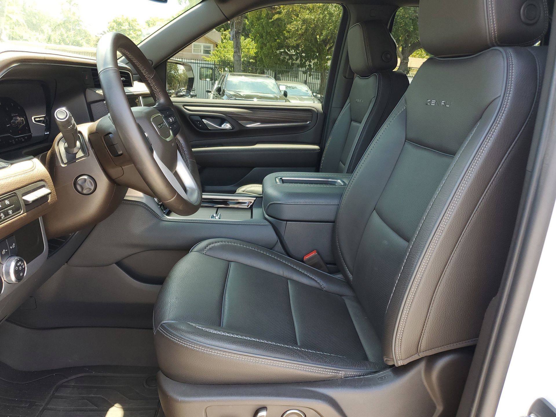 Used 2023 GMC Yukon Denali AWD/4WD image 21