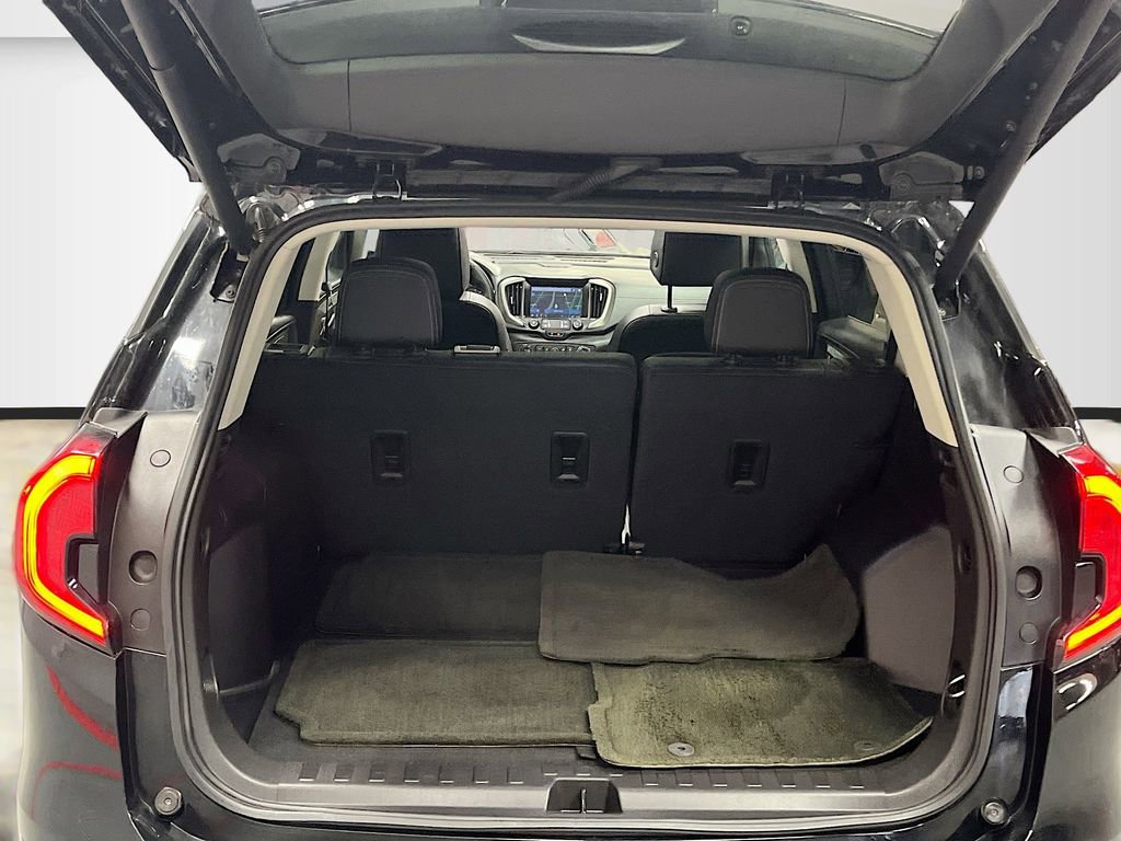 Used 2024 GMC Terrain Denali w/ Black Diamond Edition image 28