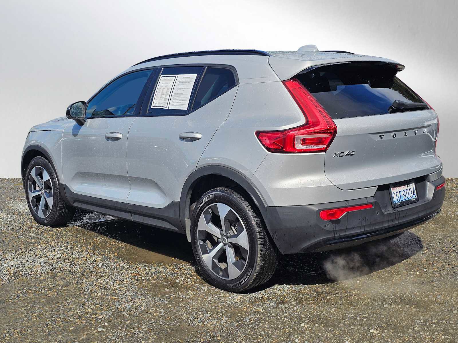 Used 2023 Volvo XC40 B5 Plus w/ Protection Package Premier AWD/4WD image 5