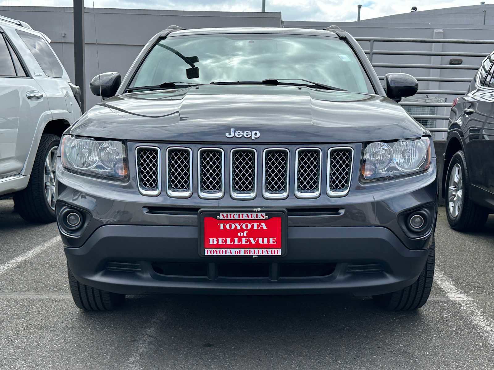 Used 2016 Jeep Compass Latitude image 2