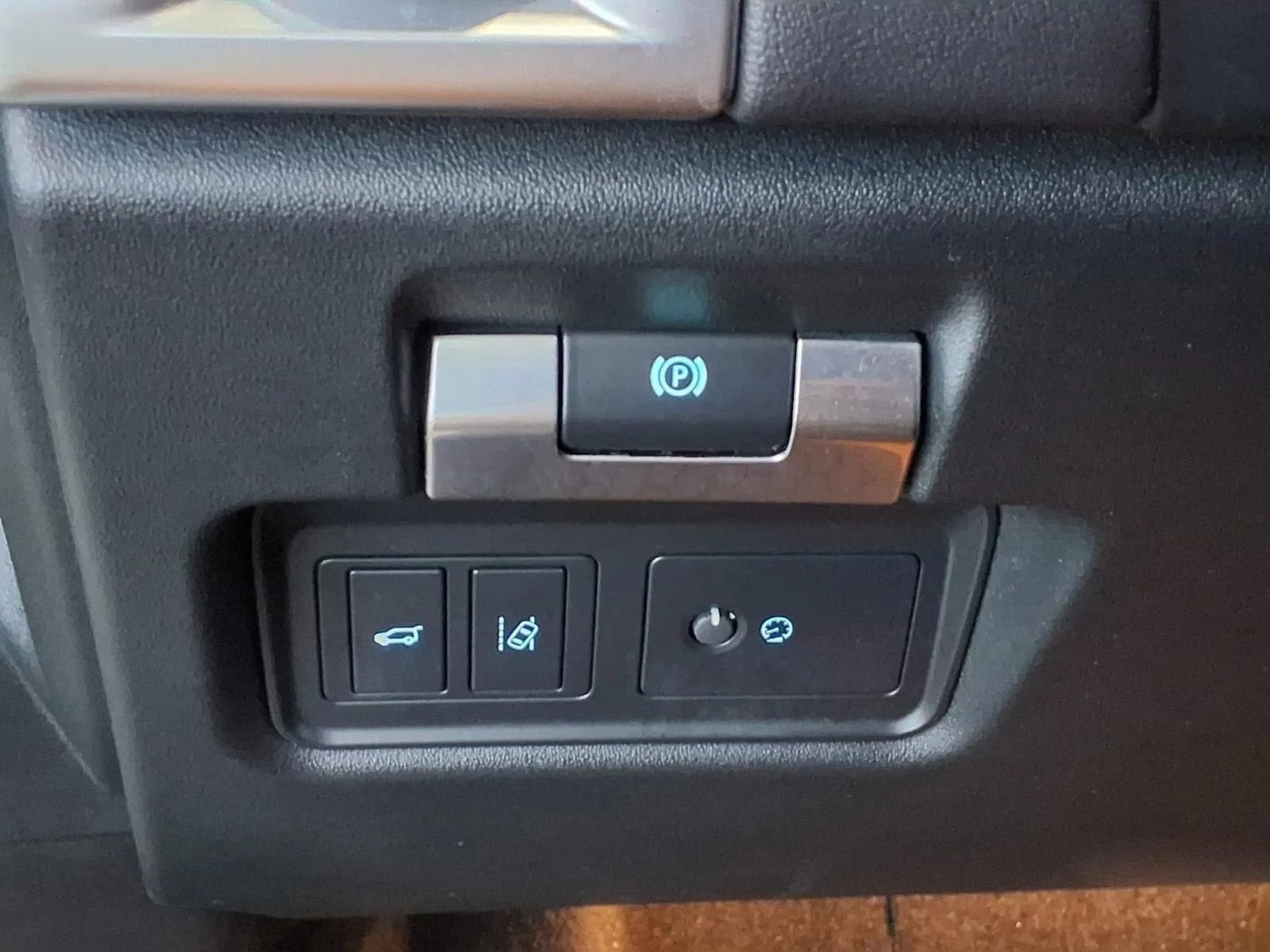 Used 2020 Jaguar E-PACE SE image 17