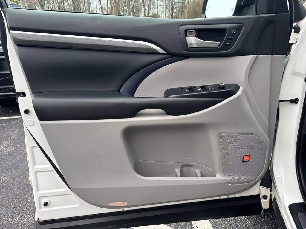 Used 2019 Toyota Highlander Limited image 25
