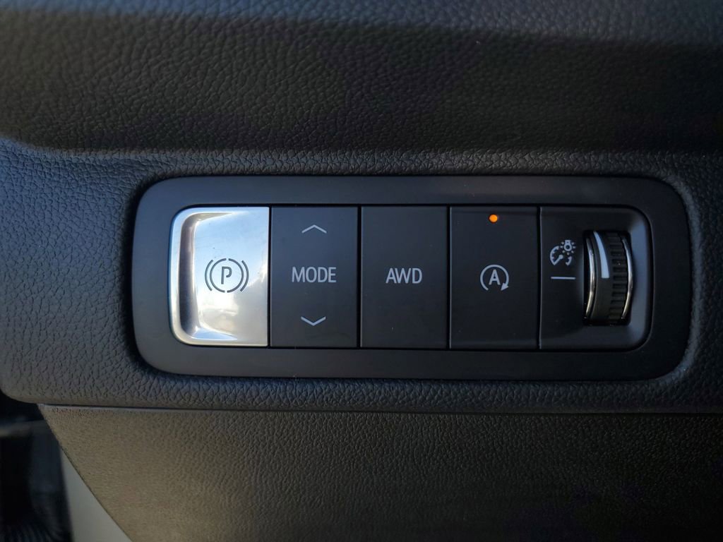 Used 2025 Chevrolet Traverse Z71 AWD/4WD image 24