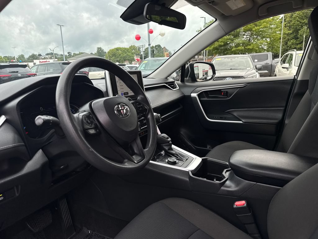 Used 2025 Toyota RAV4 LE AWD/4WD image 14