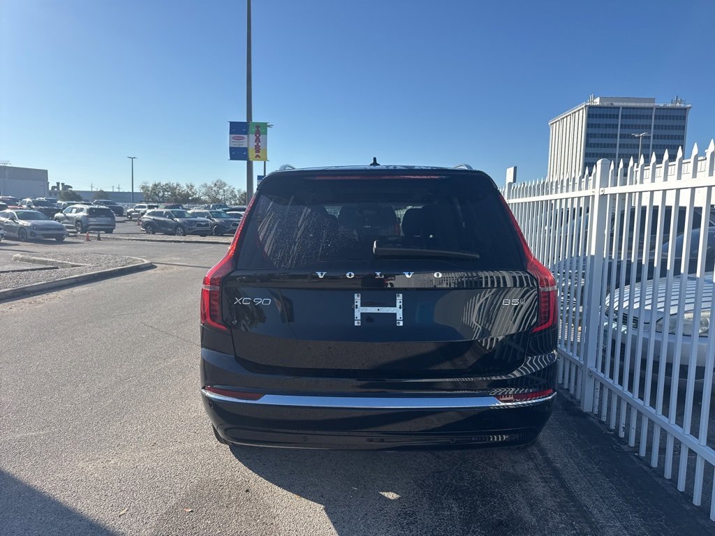 Used 2025 Volvo XC90 B5 Core w/ Climate Package image 4