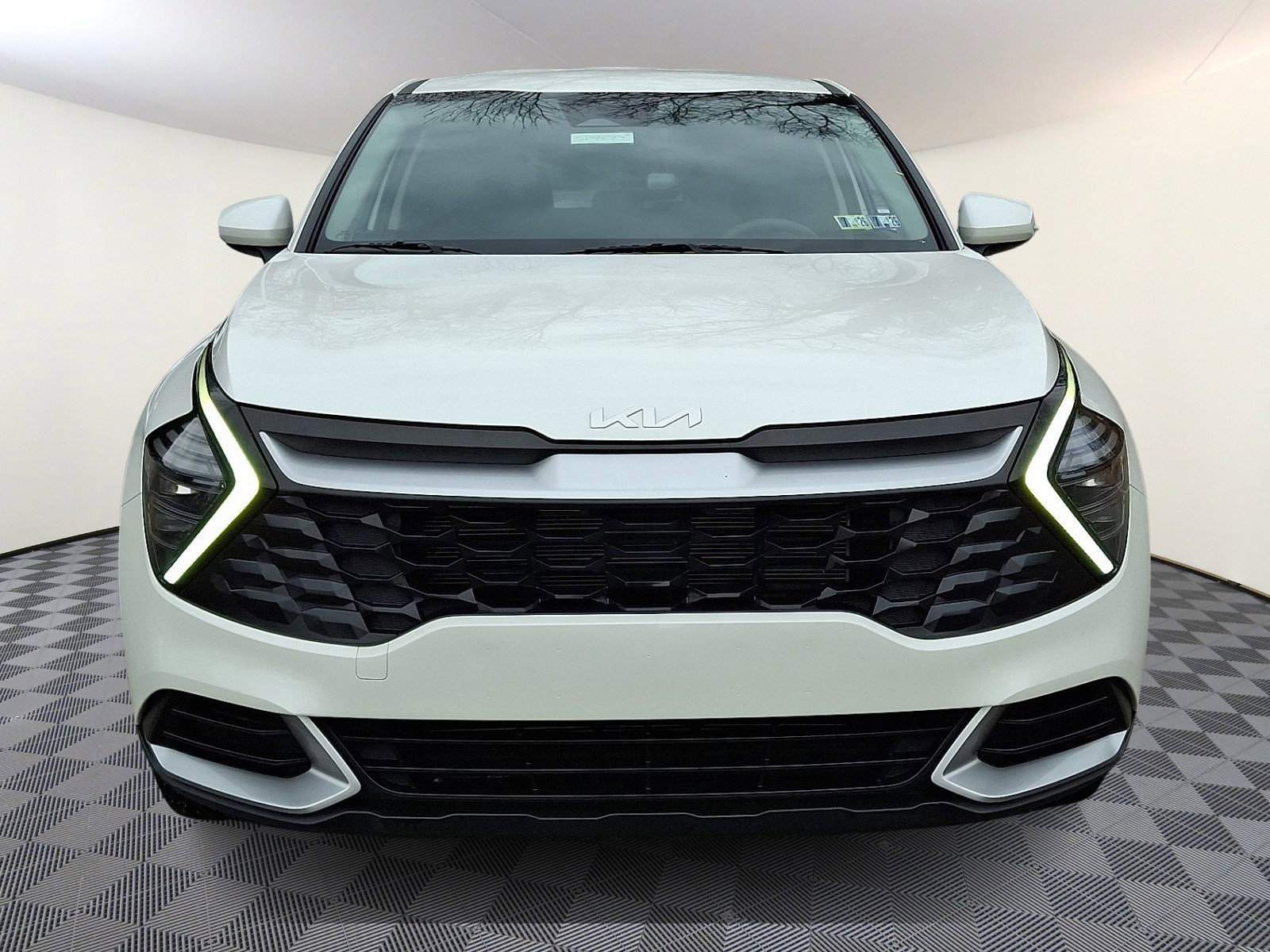 Used 2024 Kia Sportage LX image 2